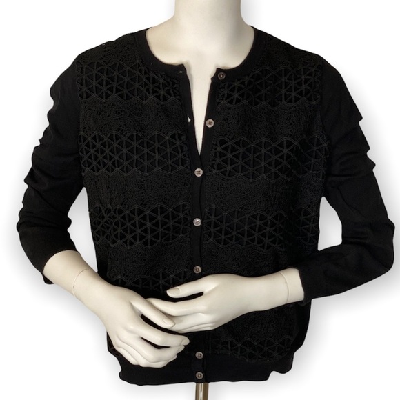 Vince Camuto Sweaters - 💙 3/$20 Vince Camuto Black Button down Sweater Size Medium